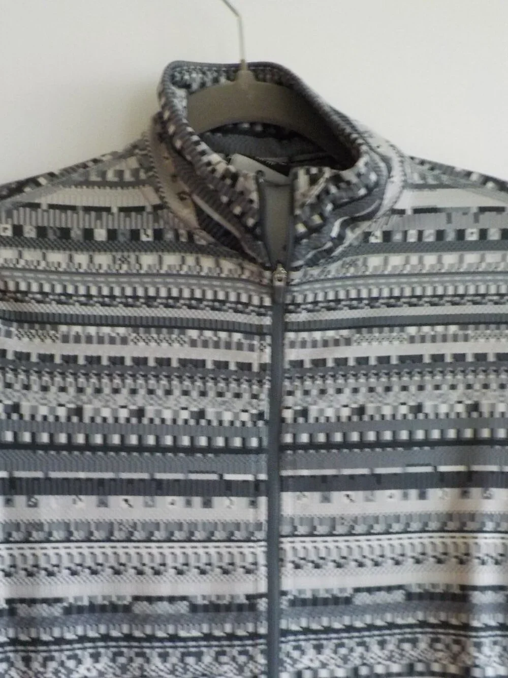 Nike Top Dri-Fit - X-Small/Small - Grey Stripe Long Sleeve 1/4 Zip (2383)